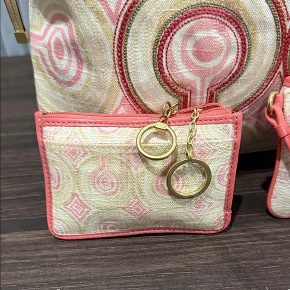 Coach set of 3 Coral and Cream shoulder bag wrestles , and card holder - Picture 3 of 17